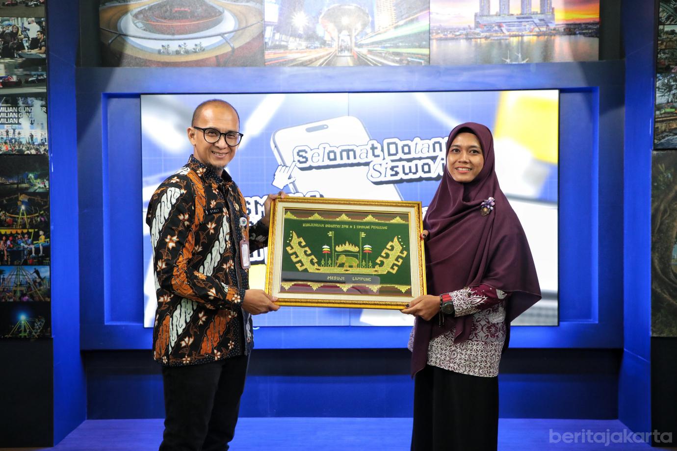 4.Kunjungan SMKN 1 Simpang Pematang ke Berita Jakarta