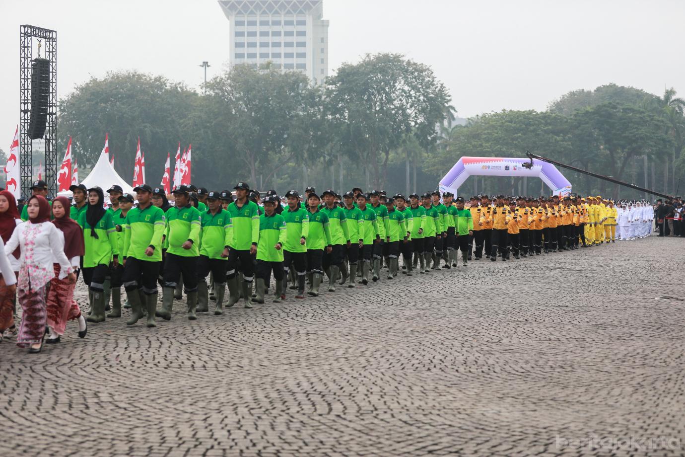 2 upacara hut dki 499