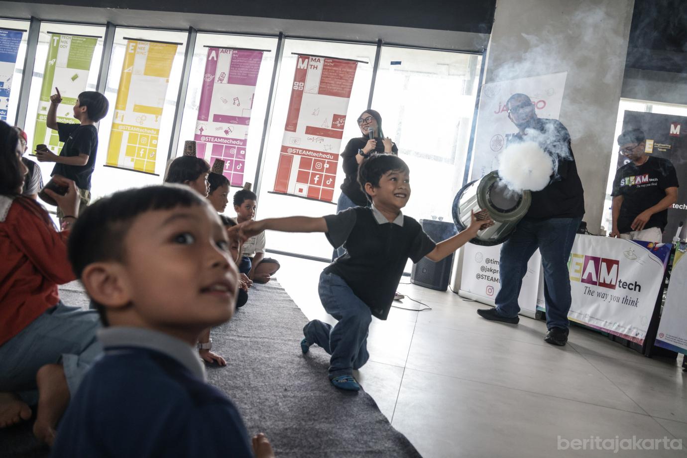 3 Mencoba Aneka Ragam Pertunjukan Sains di Taman Ismail Marzuki 3