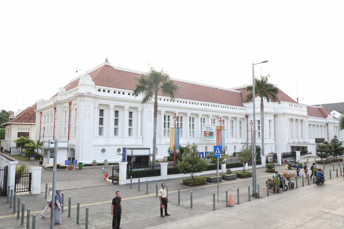 7.Peresmian Open Top Tour Of Batavia
