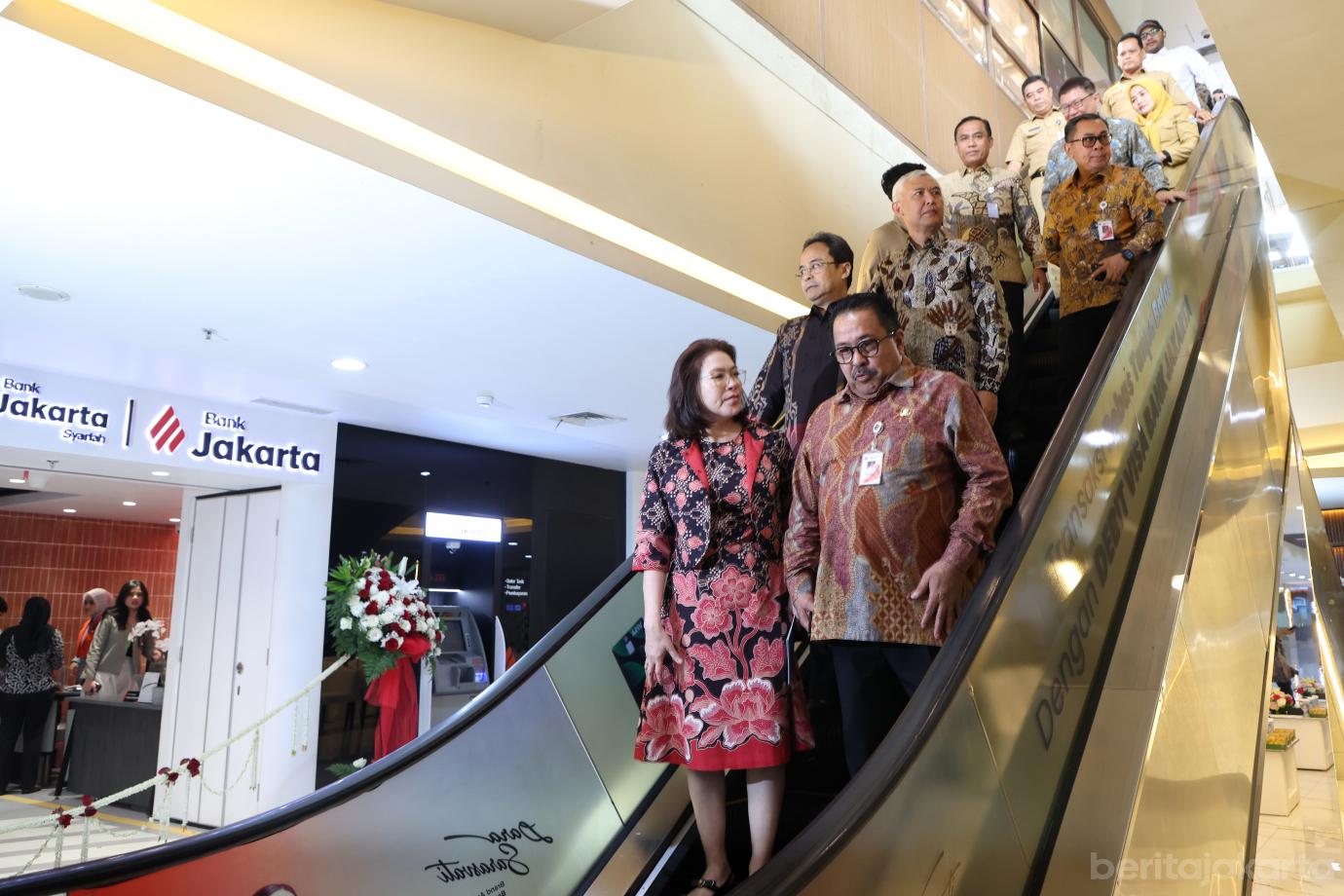 1.Rano Karno Resmikan KCP Bank Jakarta