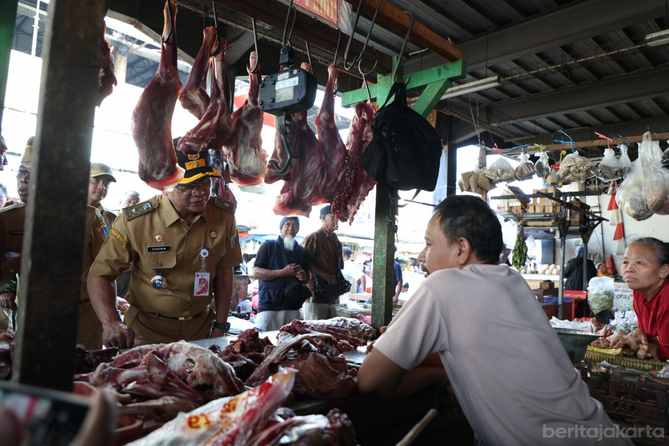 6.Wali Kota Tinjau Pasar Minggu (2)