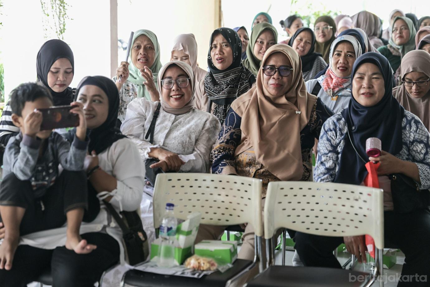 04 50 Warga Taman Sari ikuti Pelatihan Membuat Kue 4