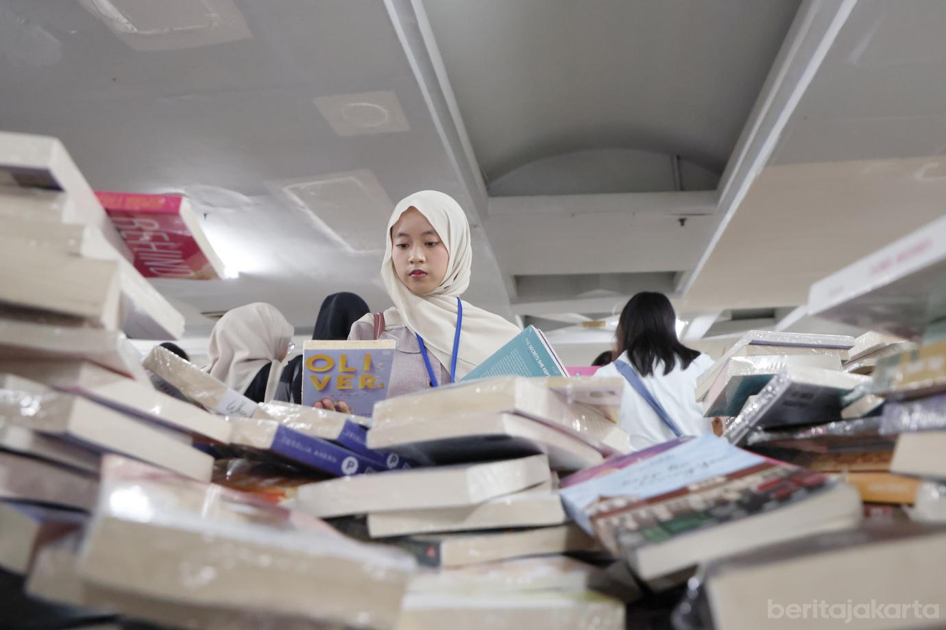 8.Berburu Buku di Semesta Buku Jakarta 2026