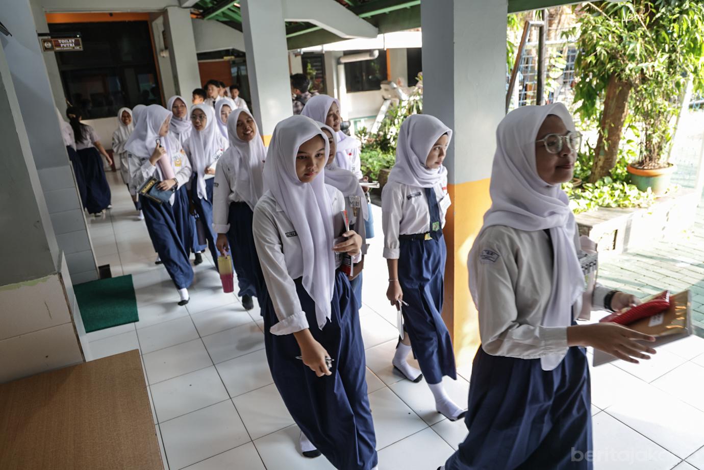 Hari Pertama Sekolah di SMK Negeri 45 Jakarta Barat 7