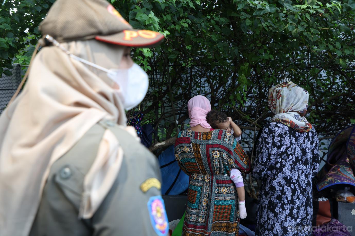 4.Pemkot Jaksel Tertibkan WNA Pencari Suaka di Setiabudi