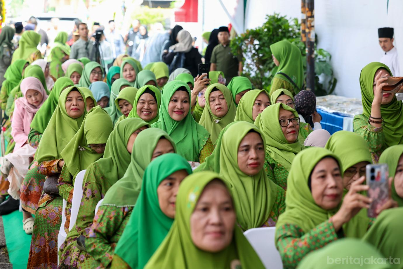 3 peresmian kantor muslimat NU