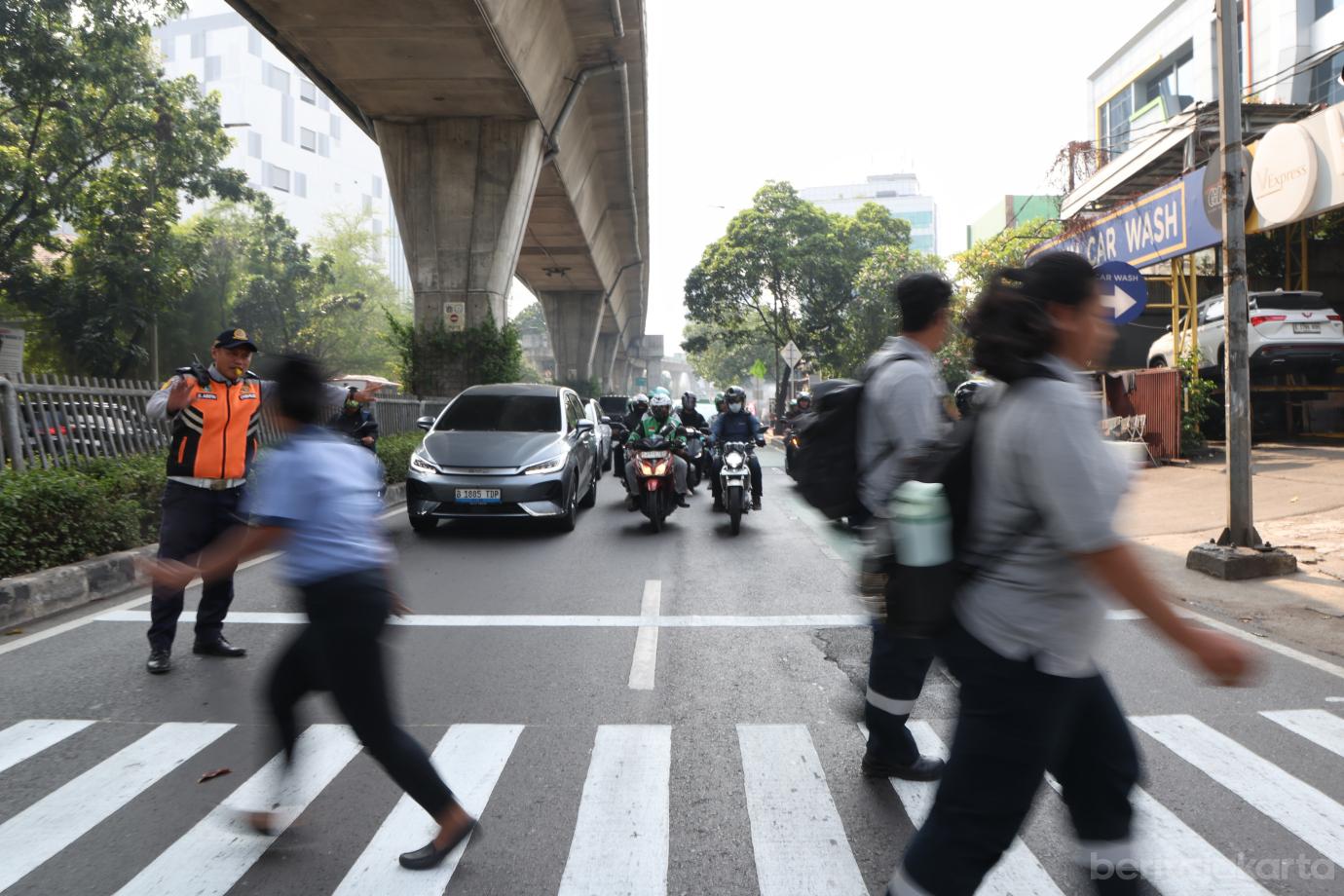 5.Pelican Crossing Hadir Sebagai Pengganti Sementara JPO Tendean