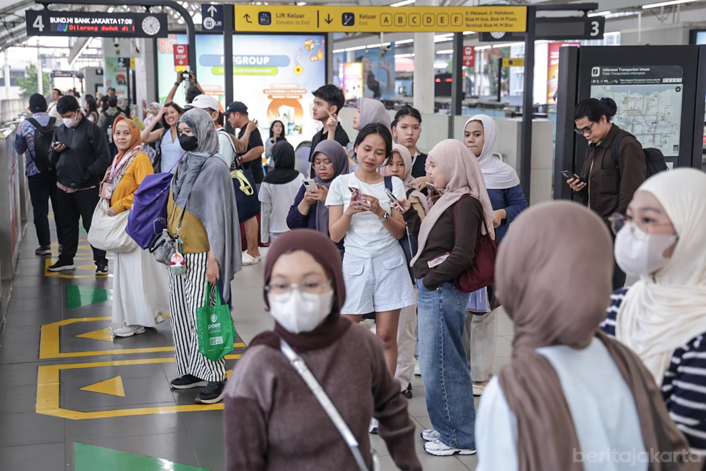 Pengguna Angkutan Umum di Jakarta Terus Meningkat 4