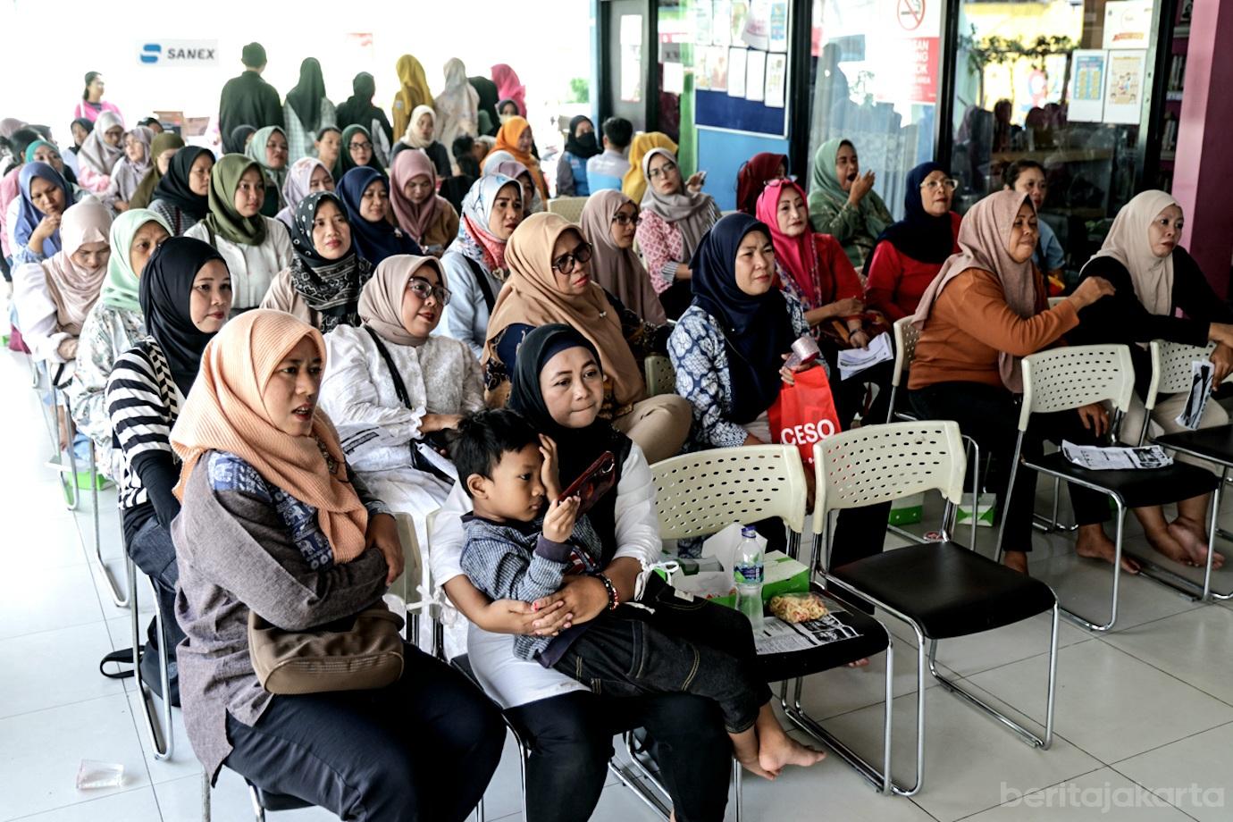 01 50 Warga Taman Sari ikuti Pelatihan Membuat Kue 1