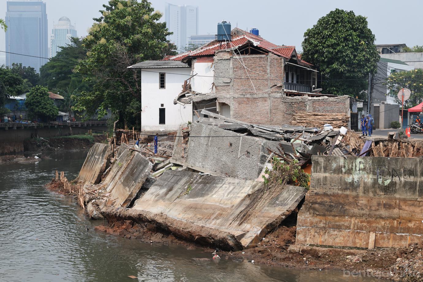 Penanganan Longsor Petamburan 3