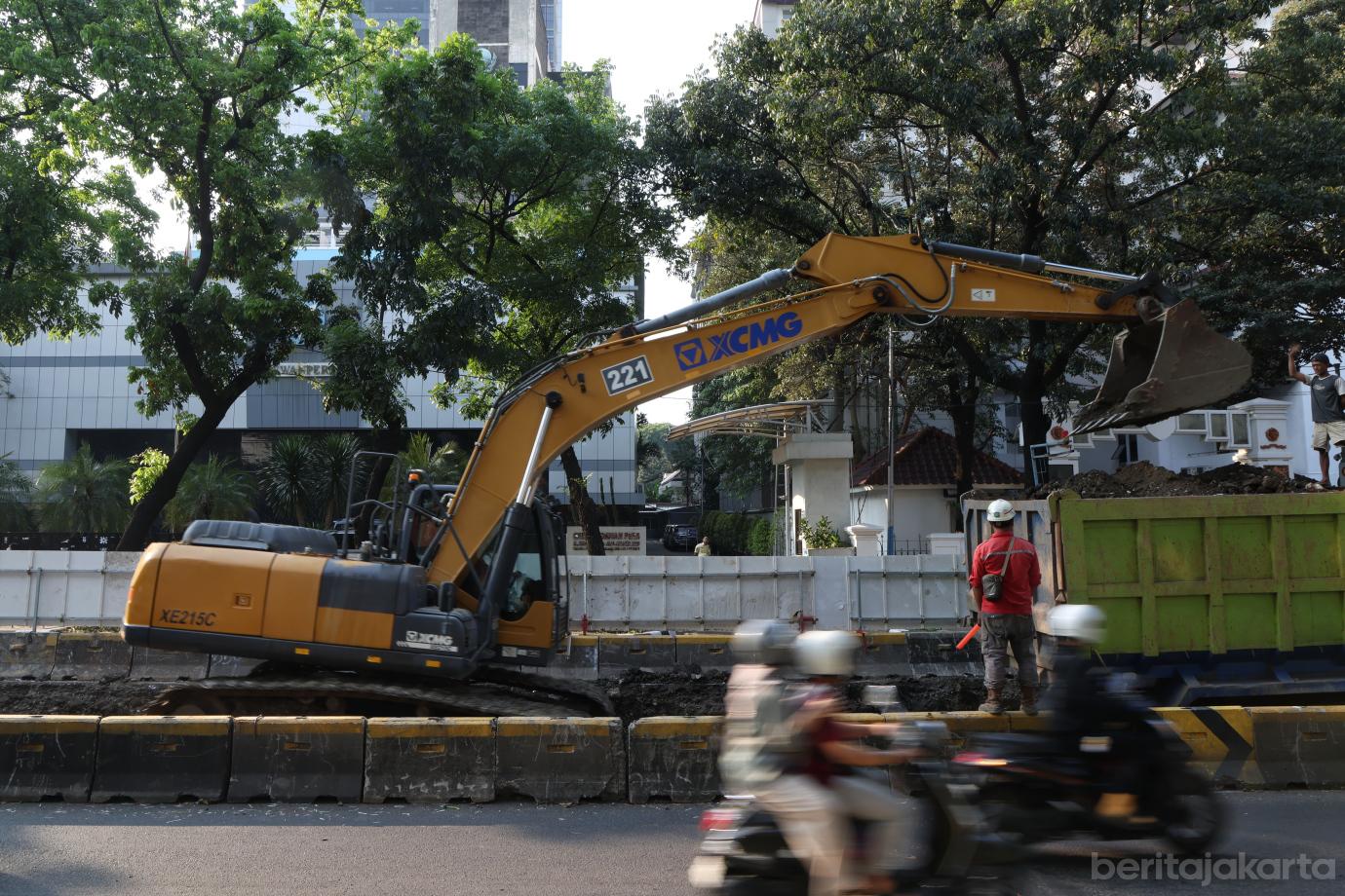 3.Tingkatkan Kenyamanan Lalu Lintas, Jalan Kebon Sirih Dibeton