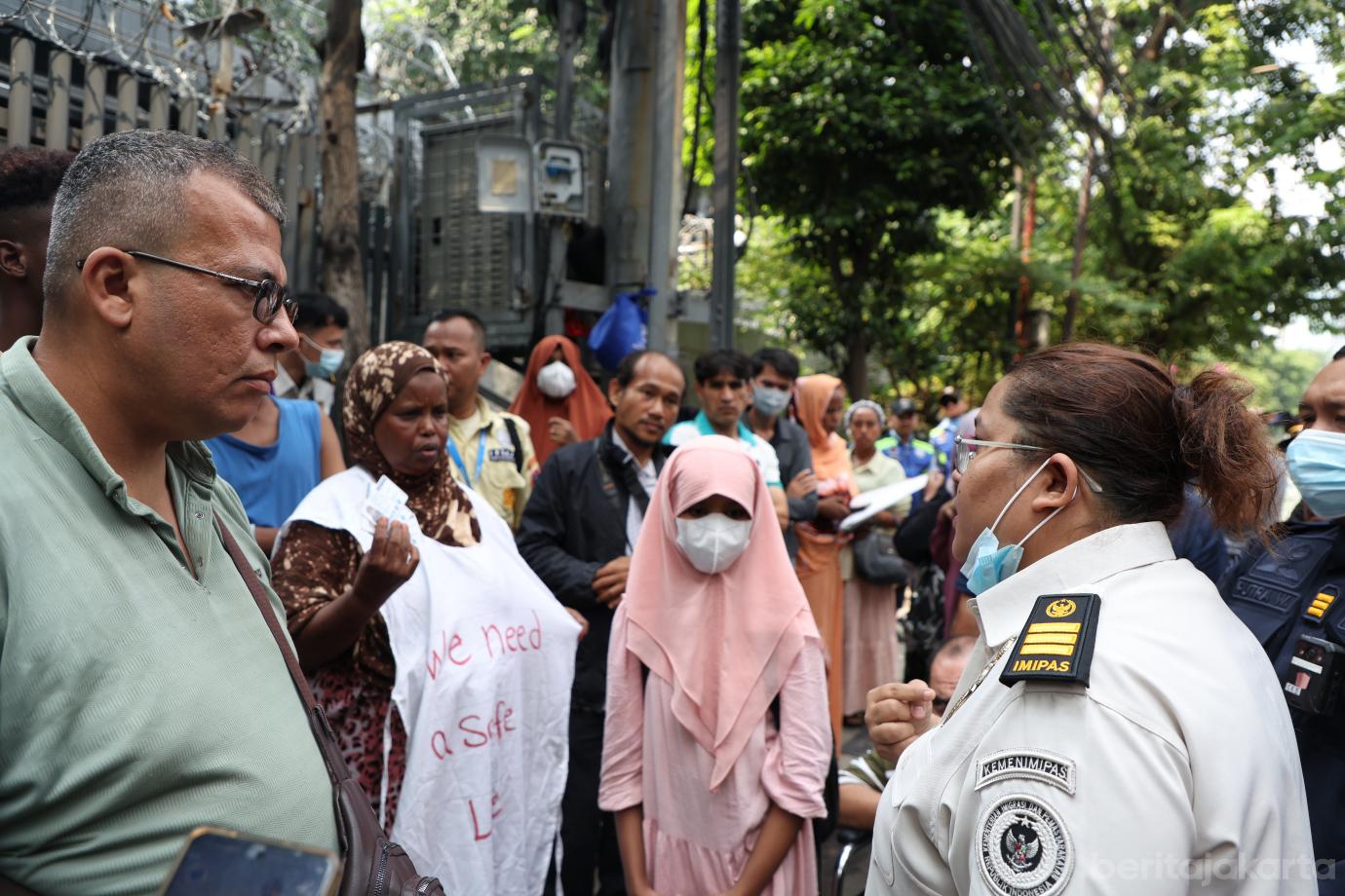 5.Pemkot Jaksel Tertibkan WNA Pencari Suaka di Setiabudi