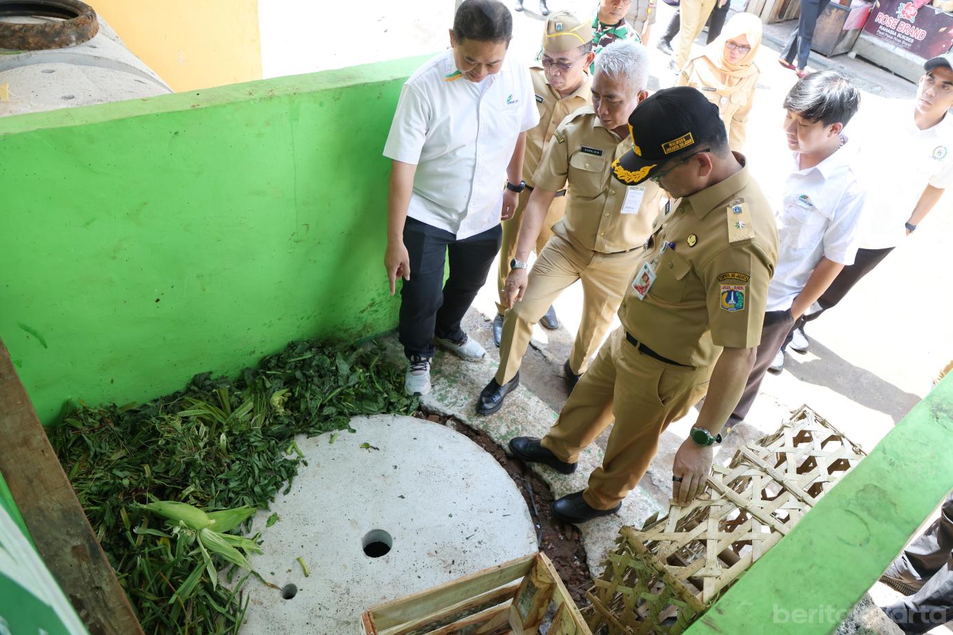 8.Wali Kota Tinjau Pasar Minggu