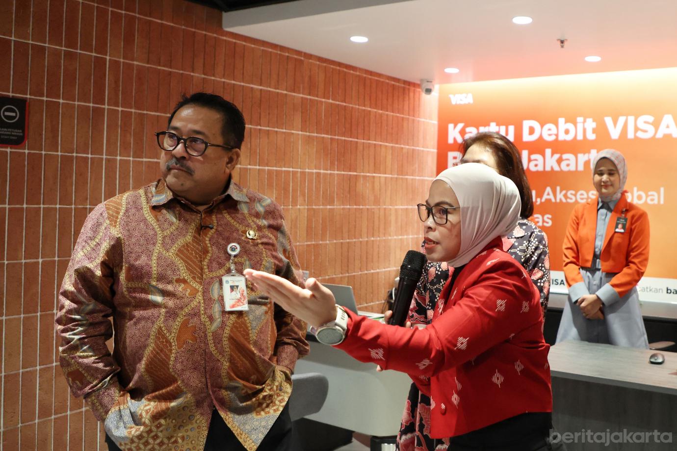 7.Rano Karno Resmikan KCP Bank Jakarta