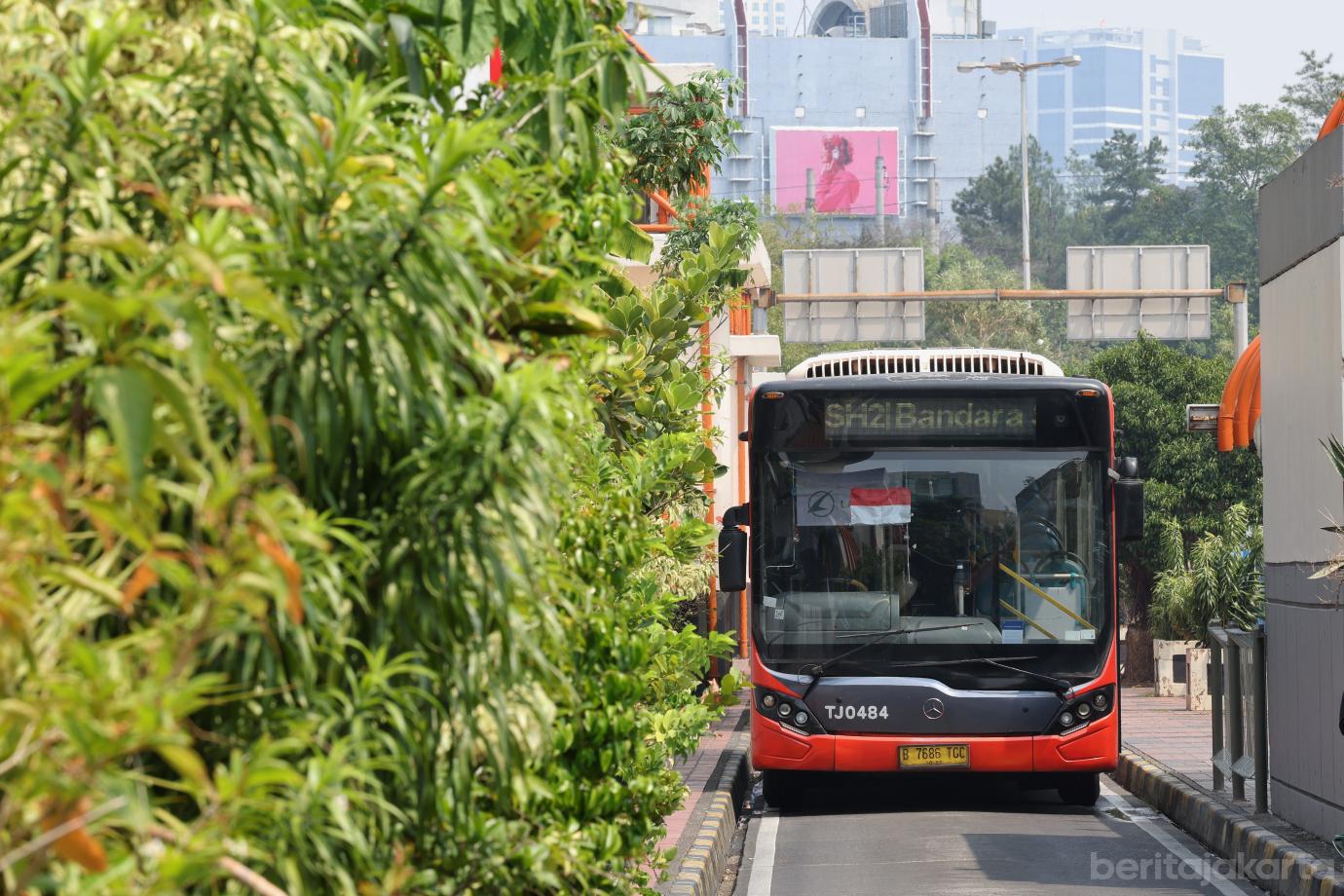 7.Pemprov DKI Tetapkan Tarif Baru Transbandara