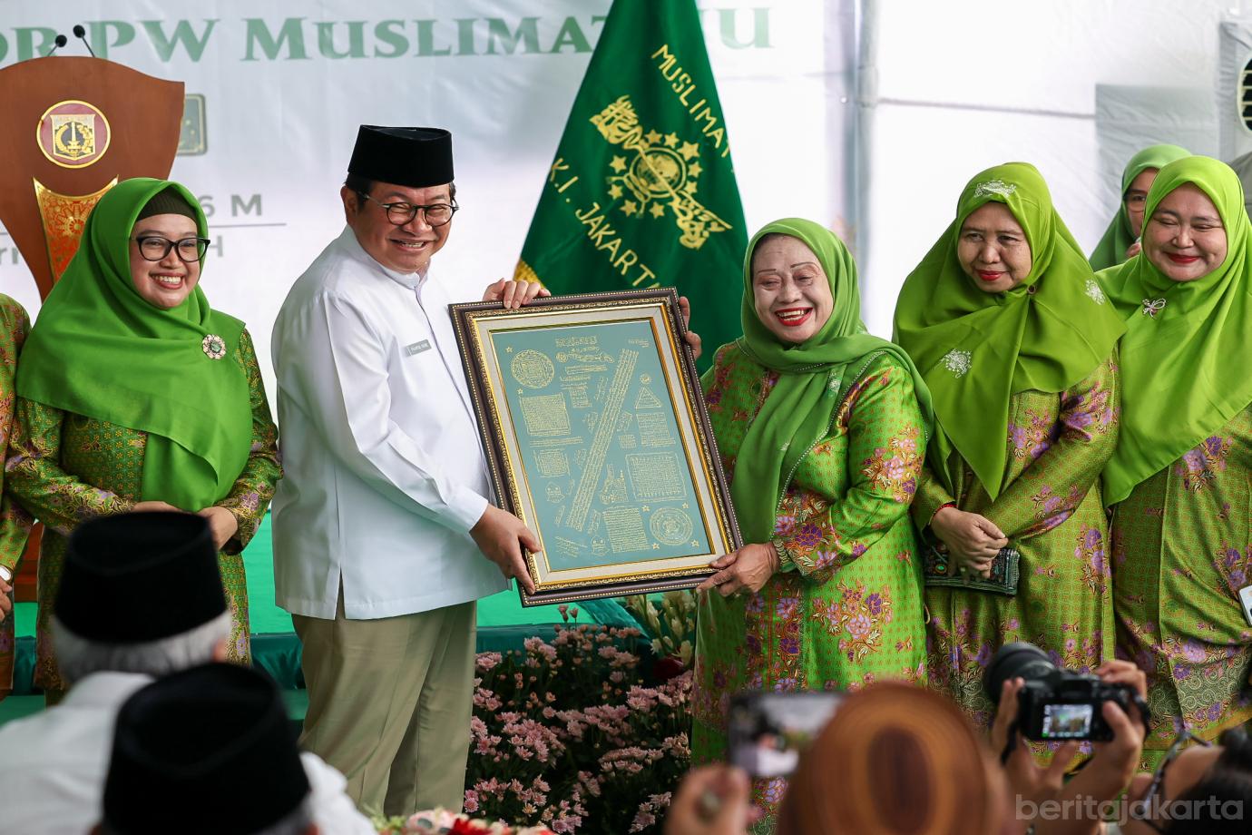 7 peresmian kantor muslimat NU