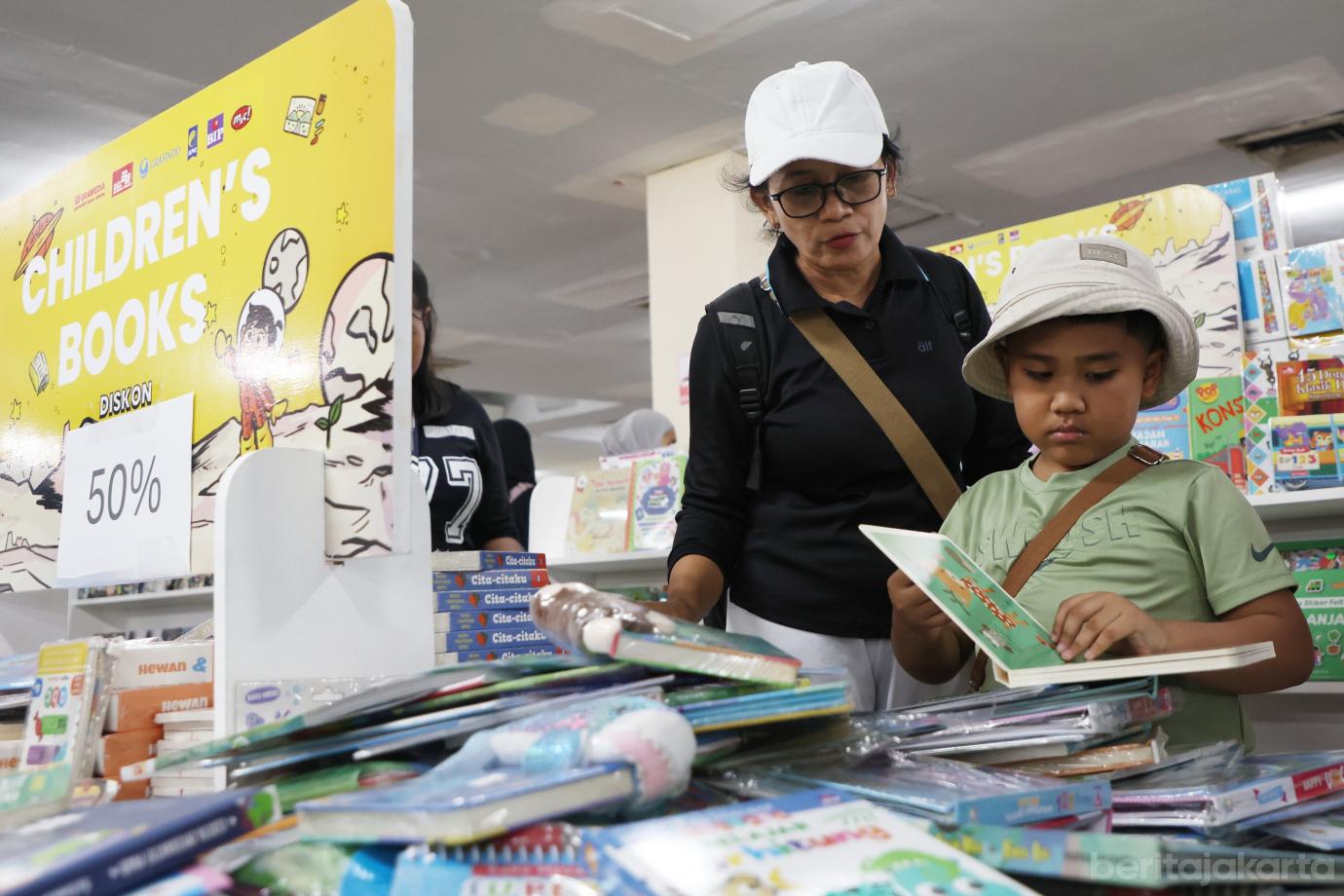 6.Berburu Buku di Semesta Buku Jakarta 2026