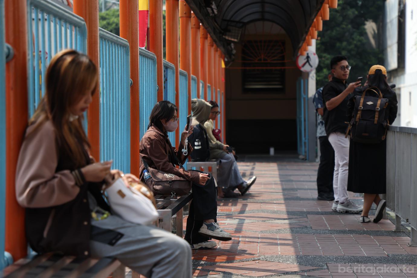 2.Pemprov DKI Tetapkan Tarif Baru Transbandara