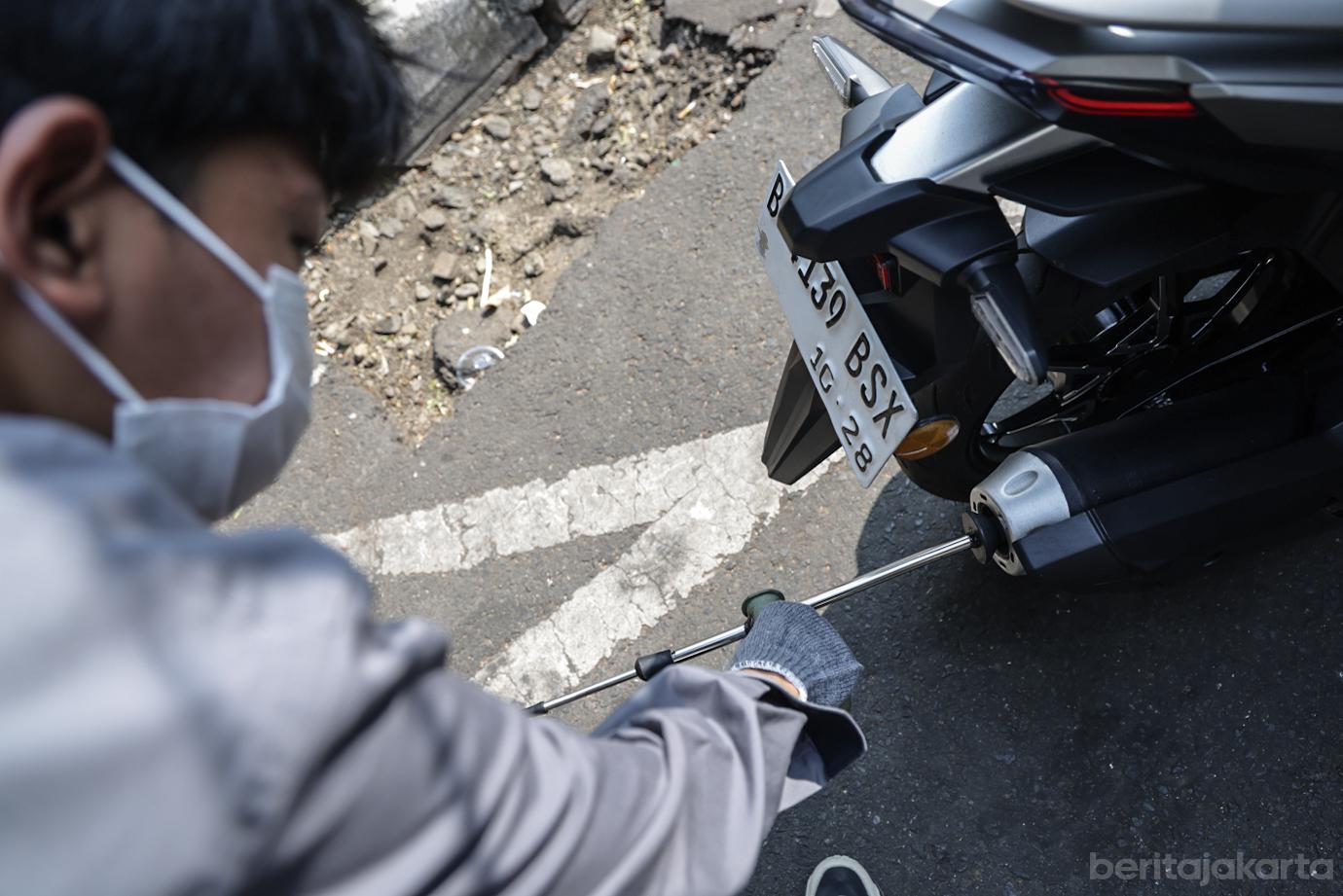 LH Jakbar Gelar Uji Emisi Kendaraan di Jalan Puri Lingkar Luar 5