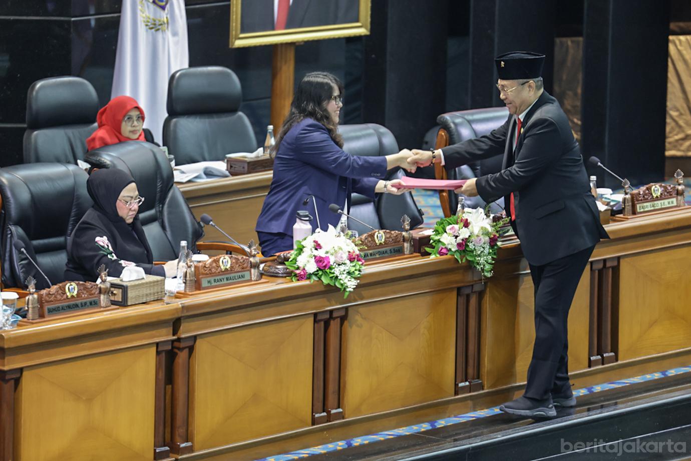 Rano Apresiasi DPRD Bahas Rancangan Perubahan Perda Pajak dan Retribusi Daerah  4