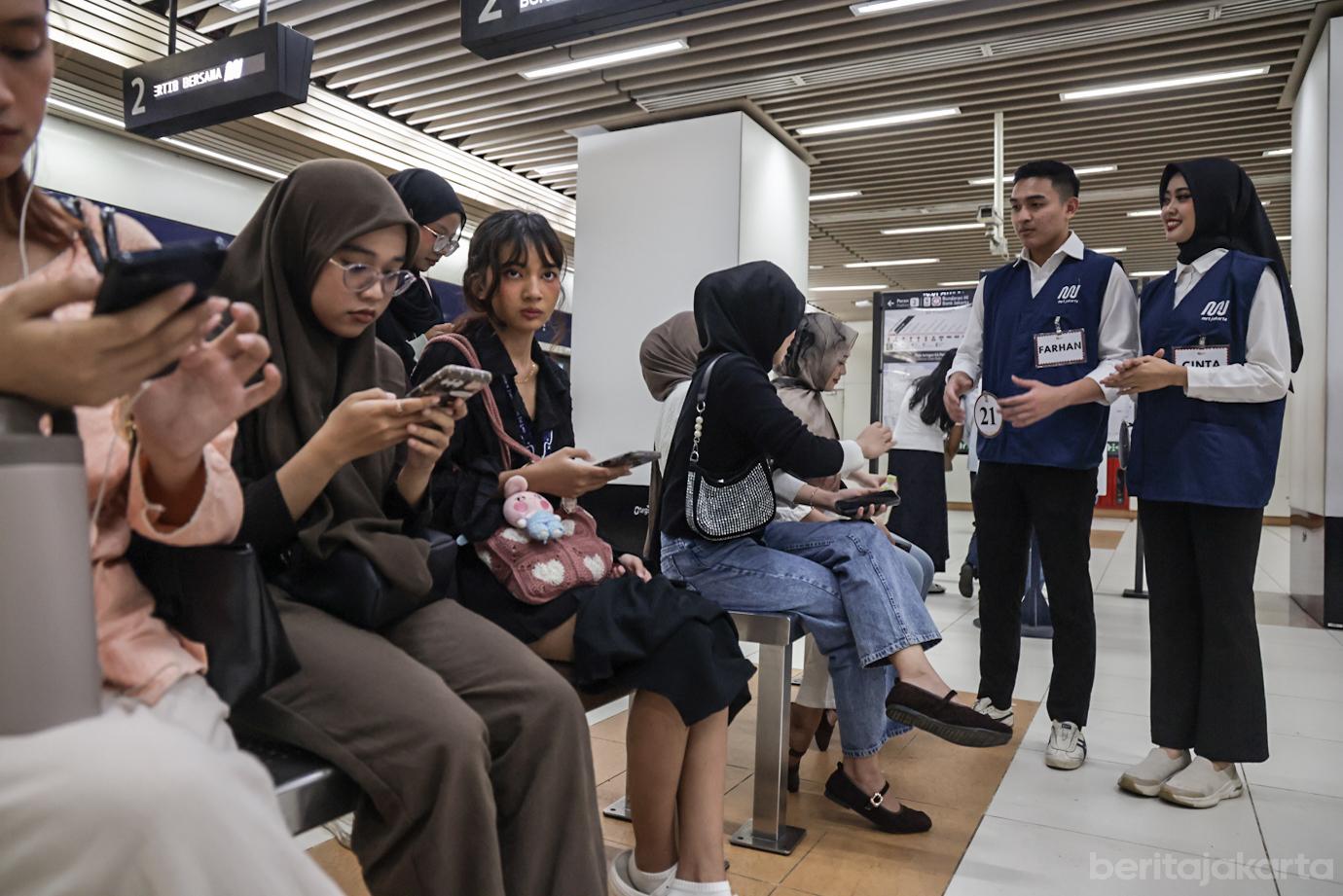 27 Finalis Abang None Ikuti Simulasi Stasiun Attendant MRT 6
