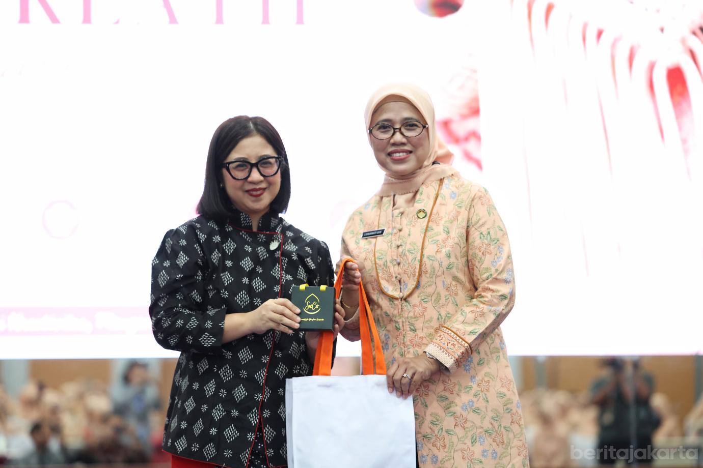 3.DWP DKI Jakarta Gelar Pelatihan Kerajinan Macrame bagi 150 Peserta