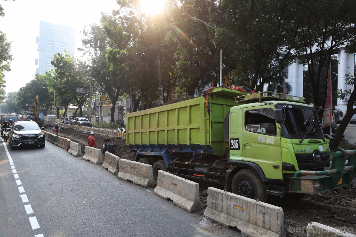 5.Tingkatkan Kenyamanan Lalu Lintas, Jalan Kebon Sirih Dibeton