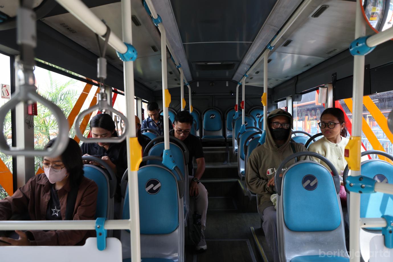 6.Pemprov DKI Tetapkan Tarif Baru Transbandara