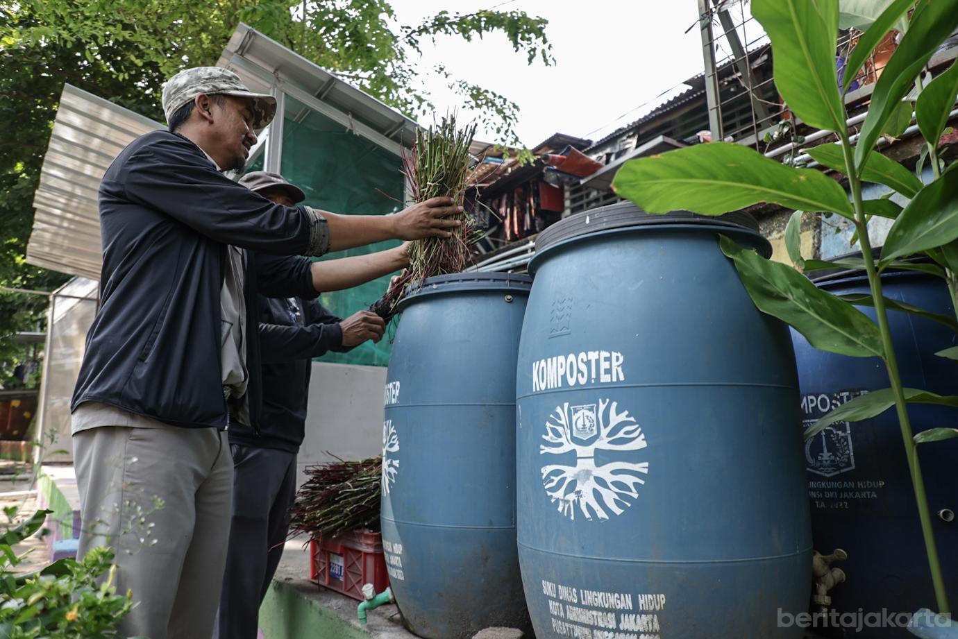 RW 01 Gambir Manfaat Bantaran Kali Ciliwung menjadi Lahan Pertanian 3