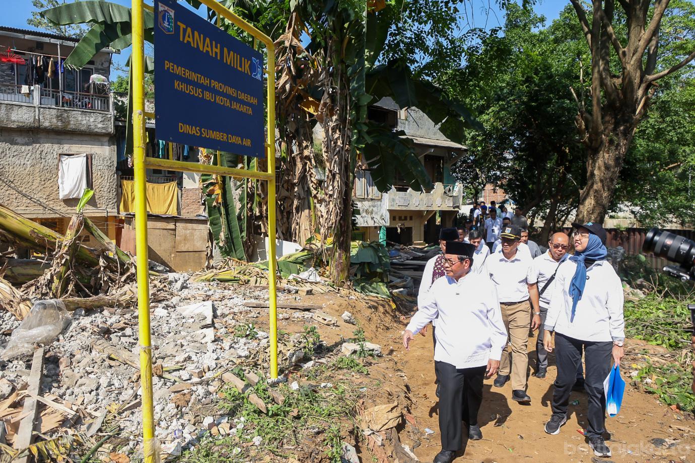 3 tinjau lahan di bantaran Kali
