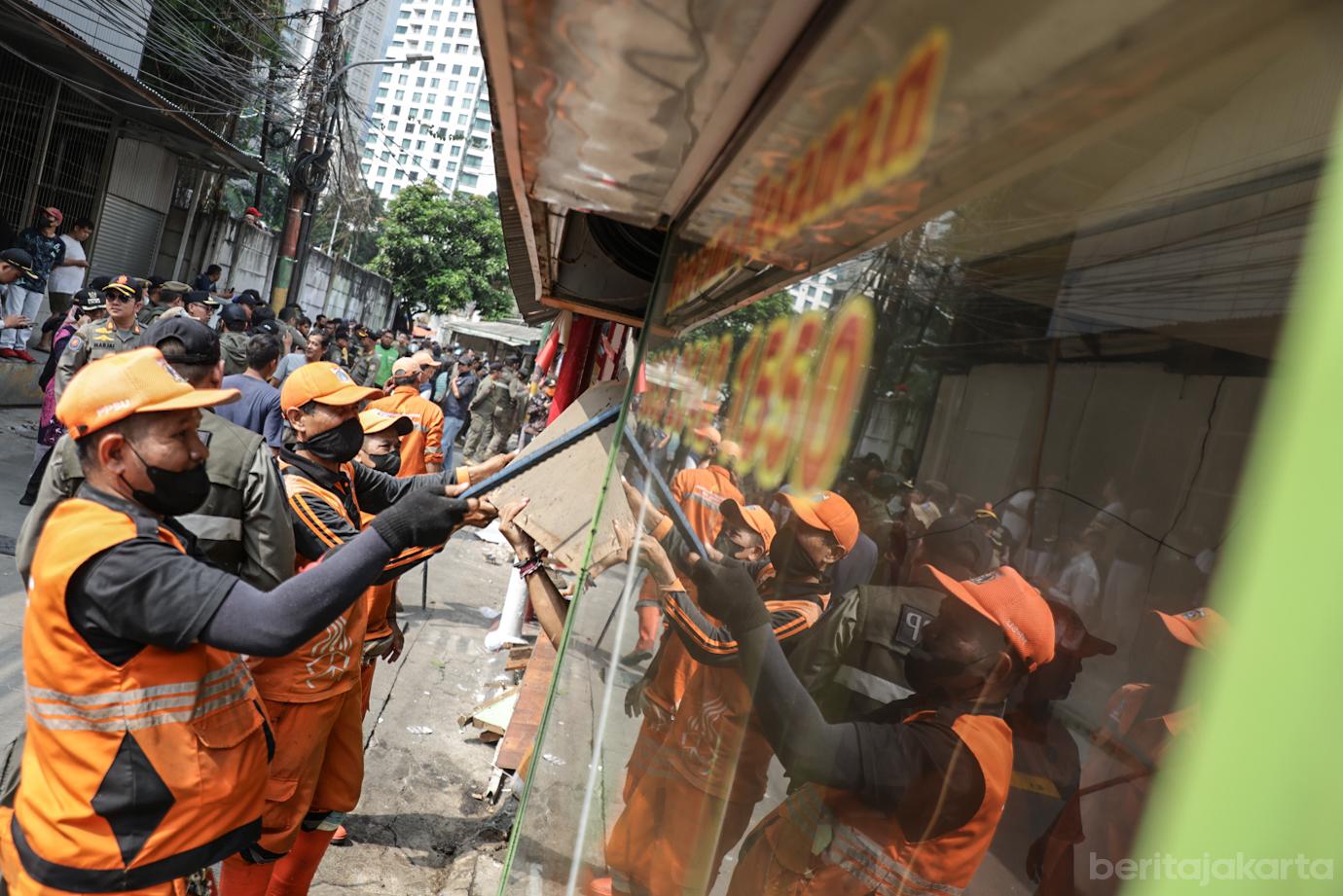 95 Bangunan di Jalan Karet Pasar Baru Timur V Ditertibkan 4