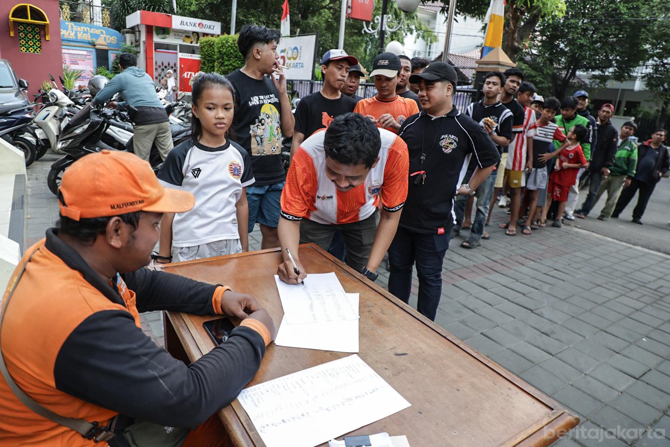 Keseruan Nobar Persija melawan Persib di Tanjung Duren Selatan 1