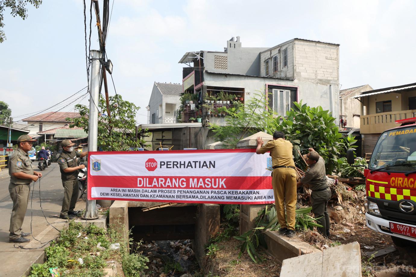 7.Personel Gabungan Tangani Lanjutan Lahan Terbakar di Kelurahan Dukuh