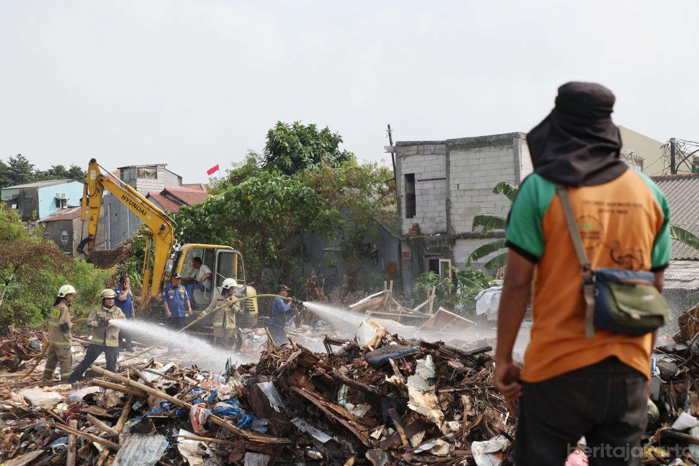 5.Personel Gabungan Tangani Lanjutan Lahan Terbakar di Kelurahan Dukuh
