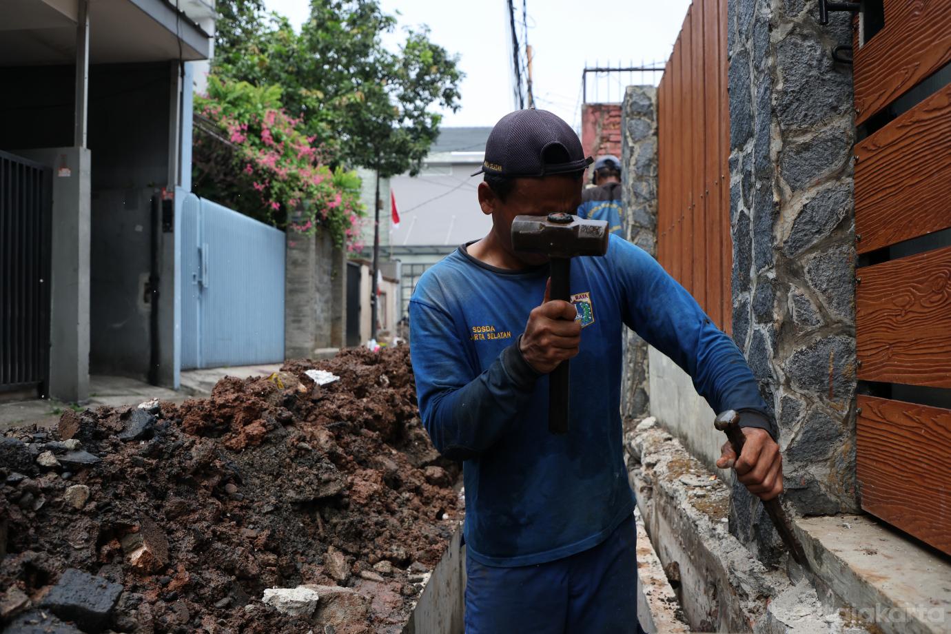 2.Normalisasi Saluran U Ditch di Jalan Bunga Cempaka I Capai 50 Persen