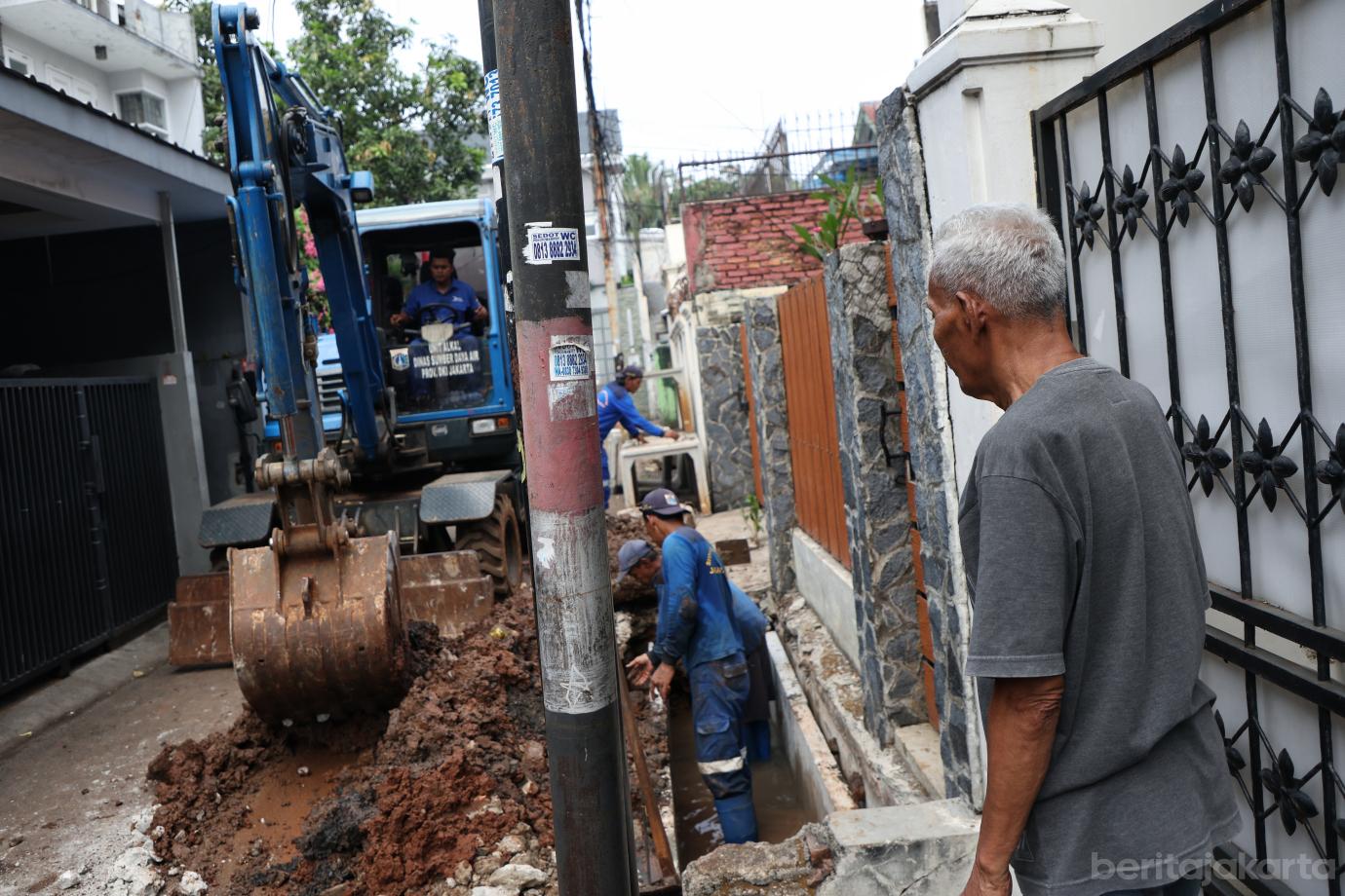 8.Normalisasi Saluran U Ditch di Jalan Bunga Cempaka I Capai 50 Persen
