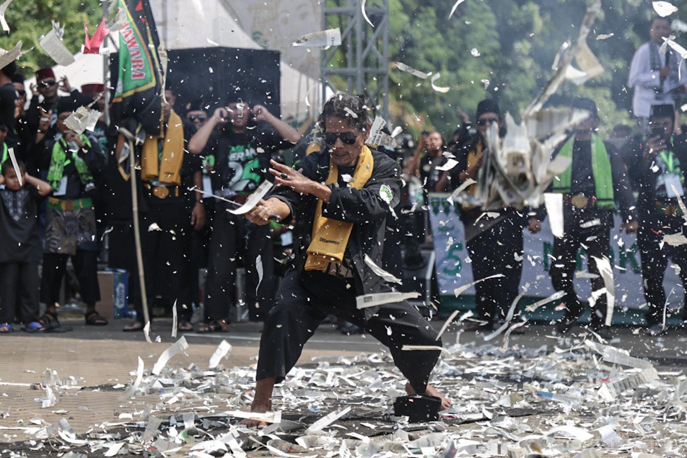 Pramono Pergub Lembaga Adat Betawi HUT FBR 6