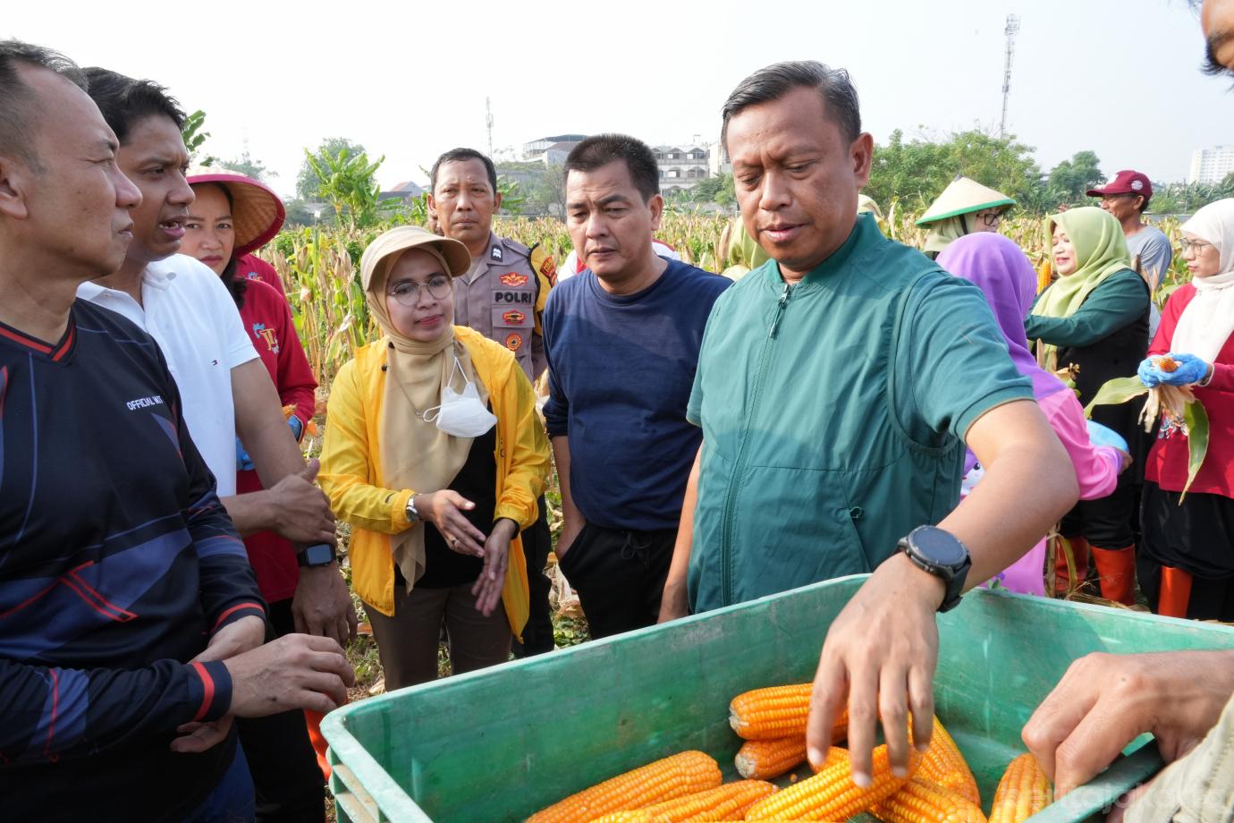 5.Pemkot Jaktim Panen Raya Padi dan Jagung di Ujung Menteng