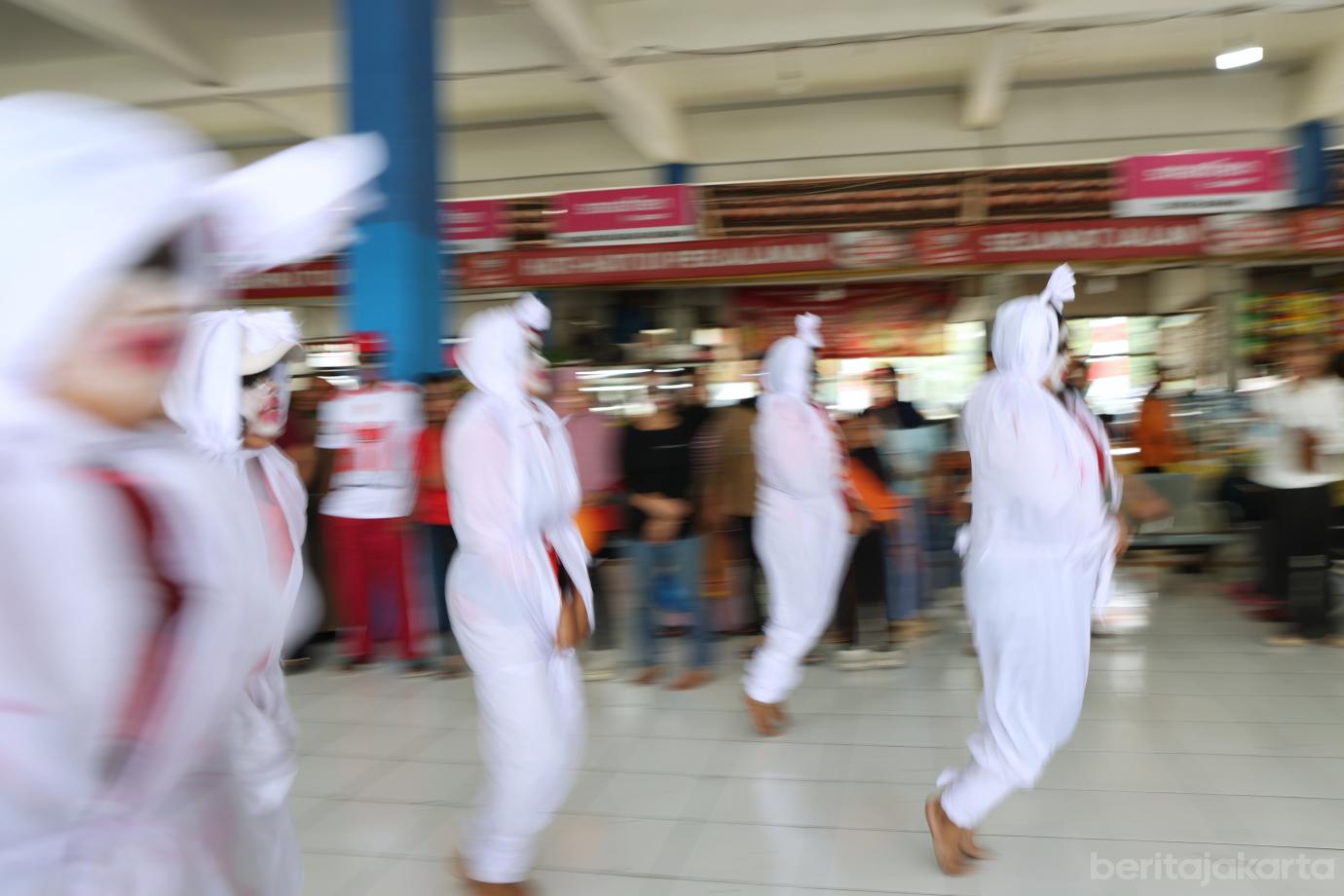 8.Lomba Kemerdekaan di Terminal Kampung Rambutan