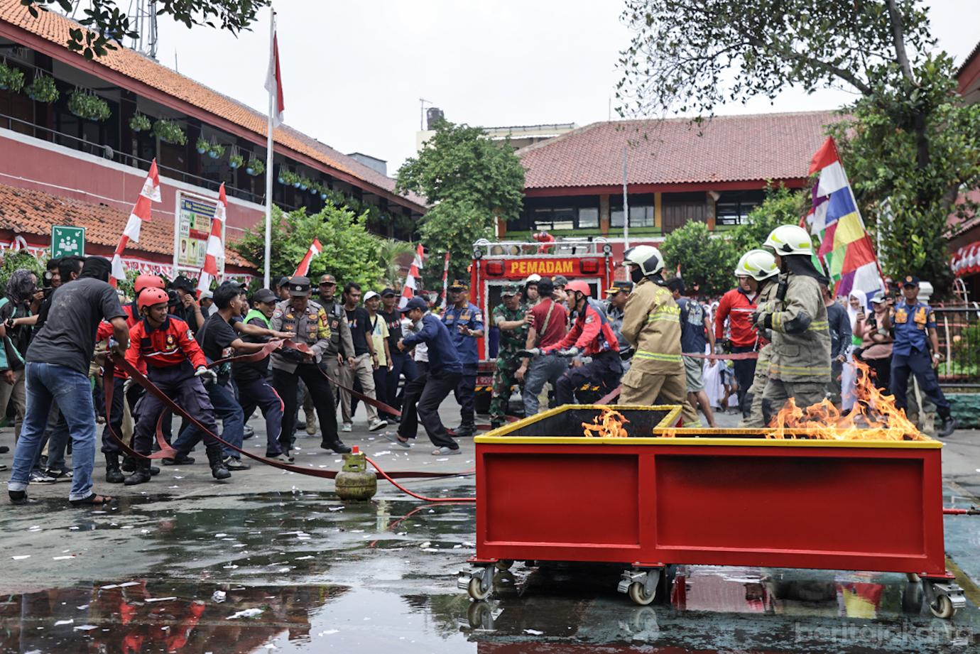 Simulasi Penangan Kebakaran di Tambora 9