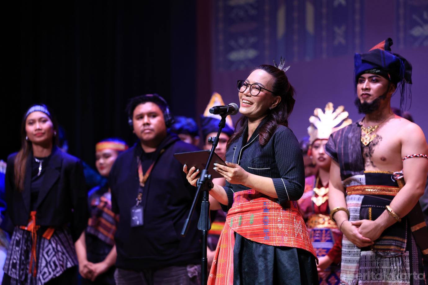 7.Pertunjukan Putri Lopian