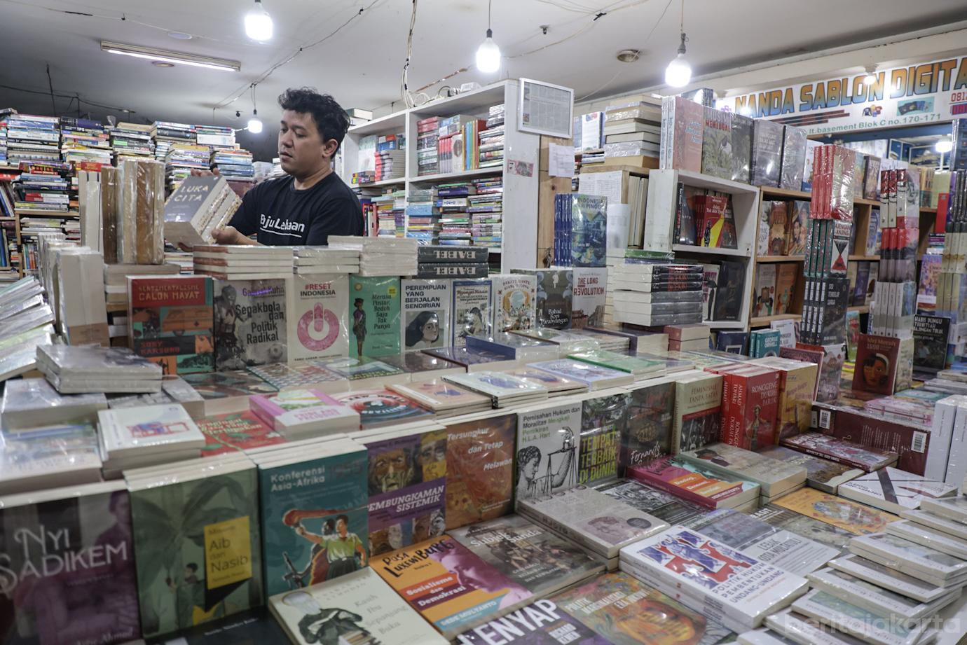 Berburu Buku Bekas di Basement Blok M Square 4
