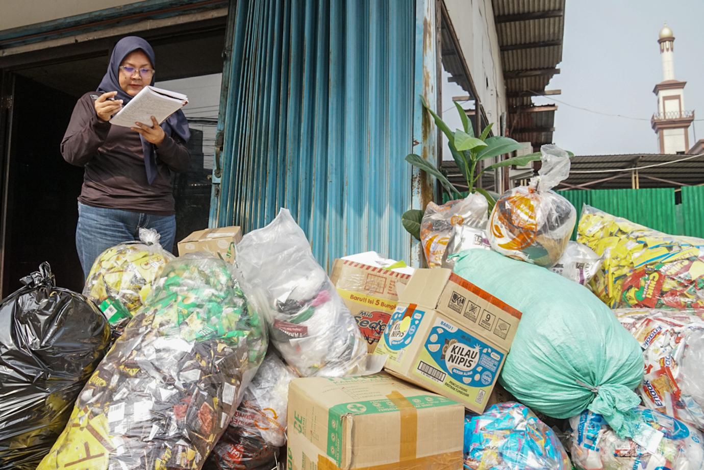 Produksi Pavng Block Berbahan Dasar Limbah Sampah 2