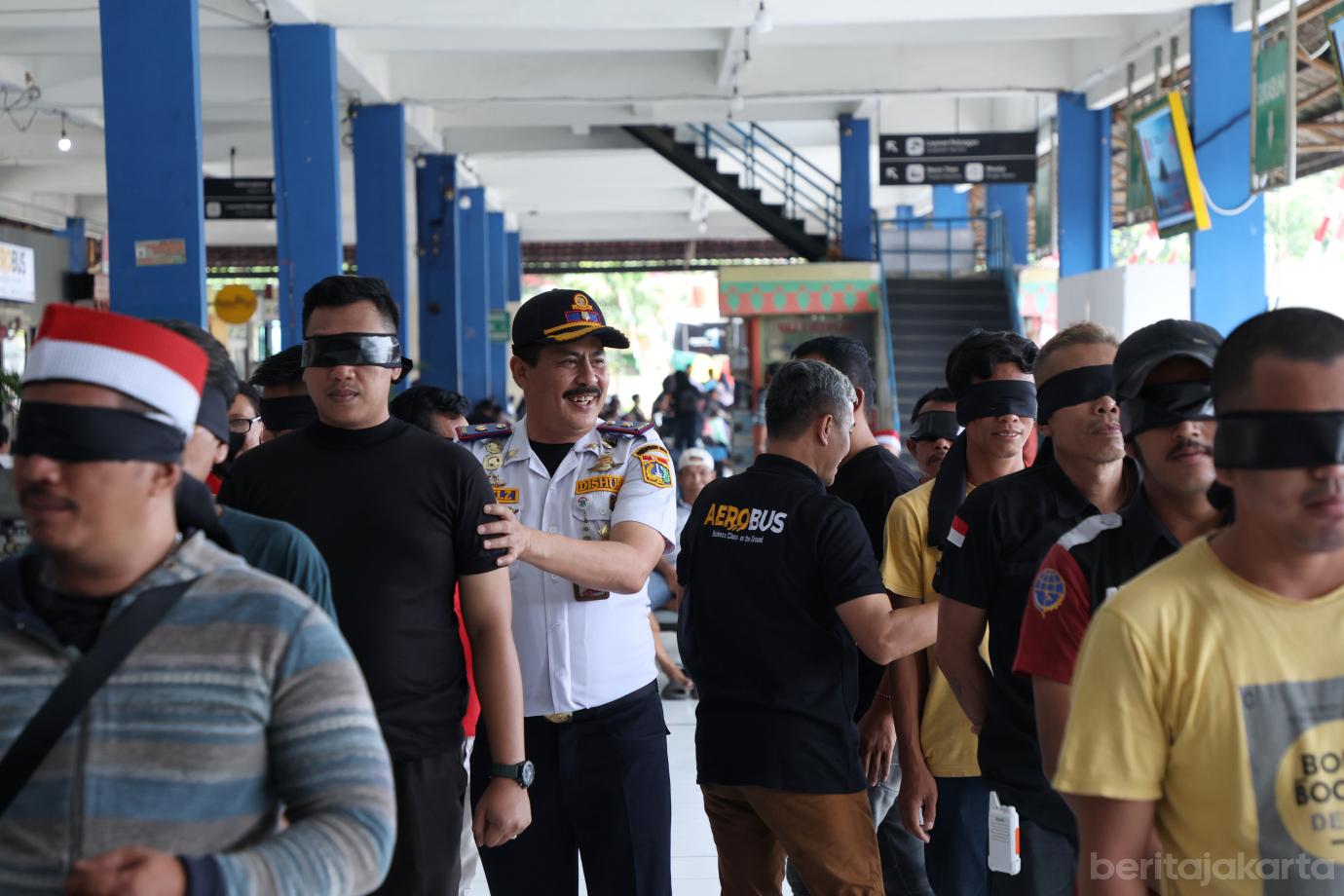 2.Lomba Kemerdekaan di Terminal Kampung Rambutan