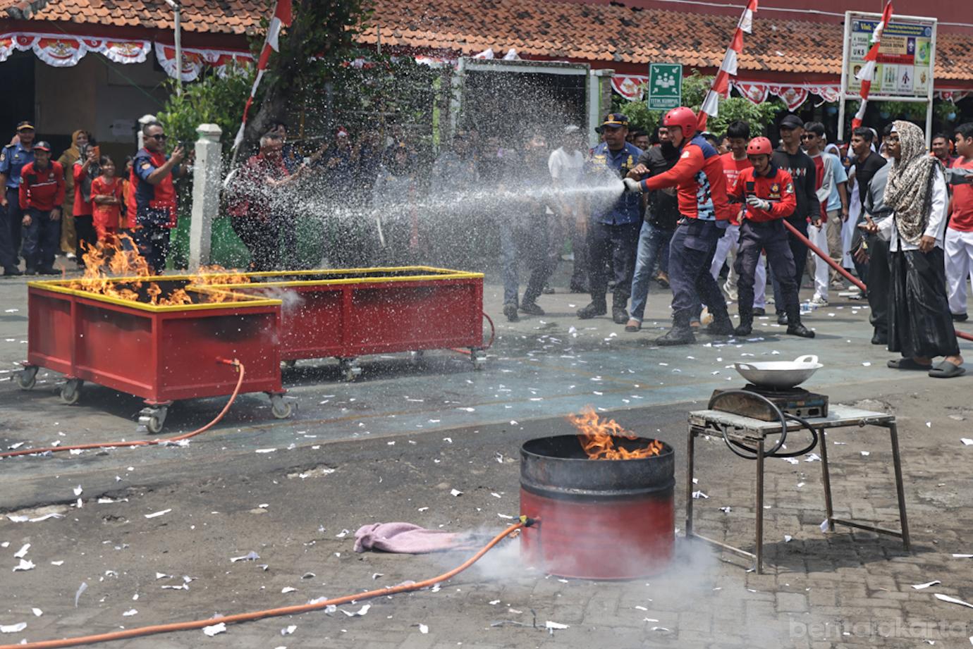 Simulasi Penangan Kebakaran di Tambora 7