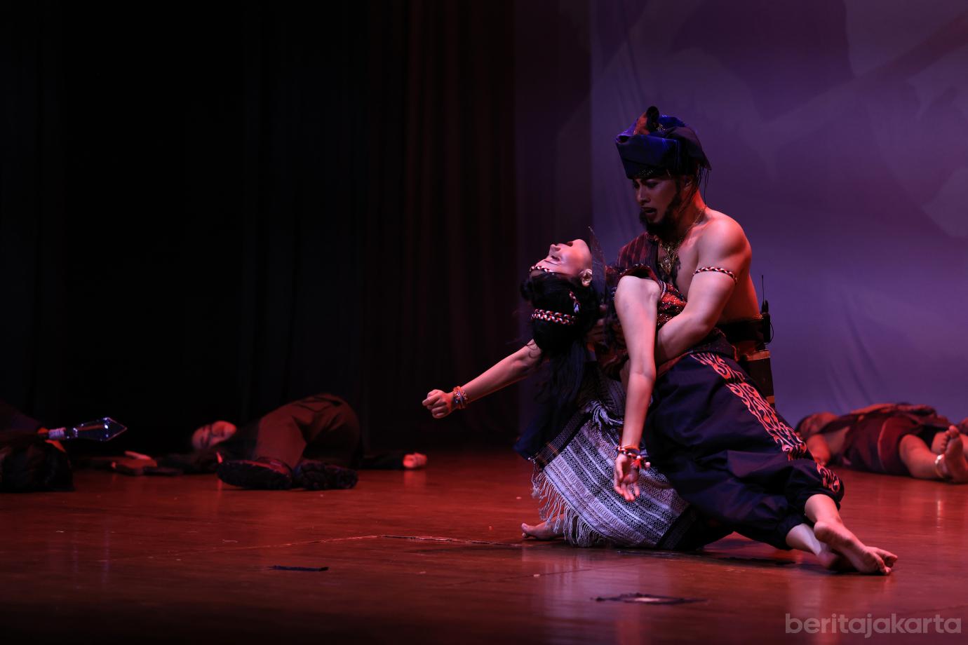 4.Pertunjukan Putri Lopian