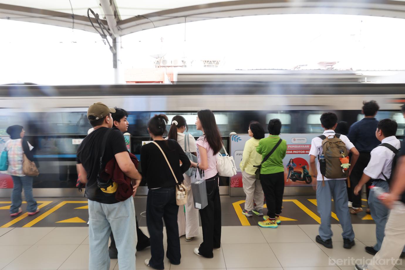 Kenaikan Pengguna Transum Jakarta 5