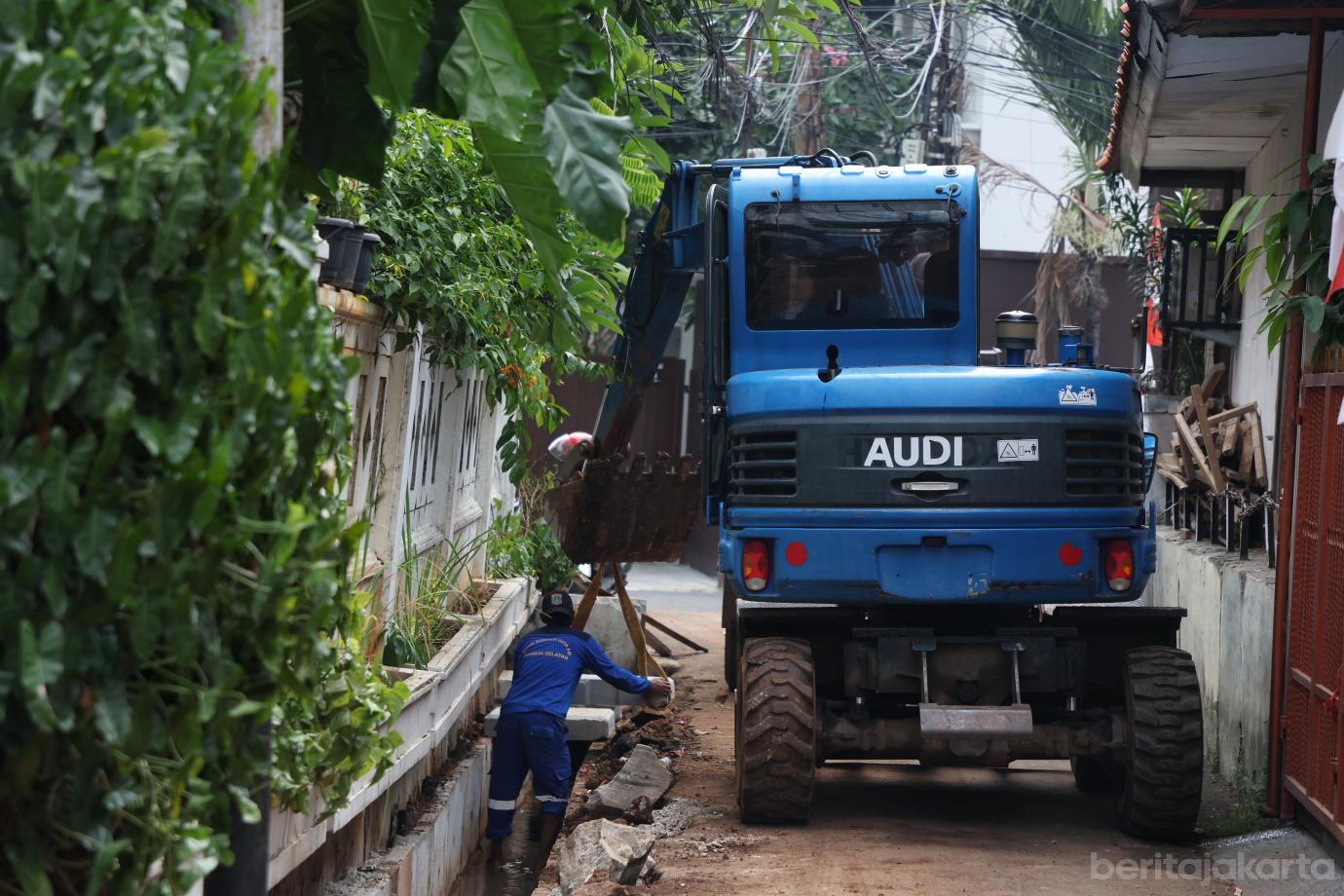 6.Normalisasi Saluran U Ditch di Jalan Bunga Cempaka I Capai 50 Persen