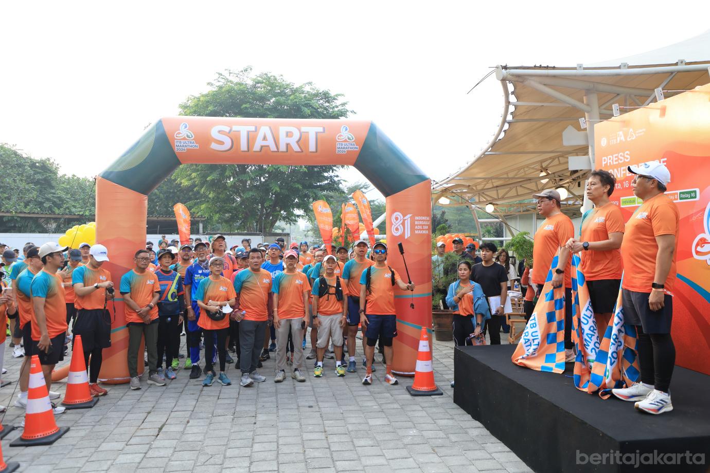 2.Pramono Lepas Peserta Road to ITB Ultra Marathon 2026